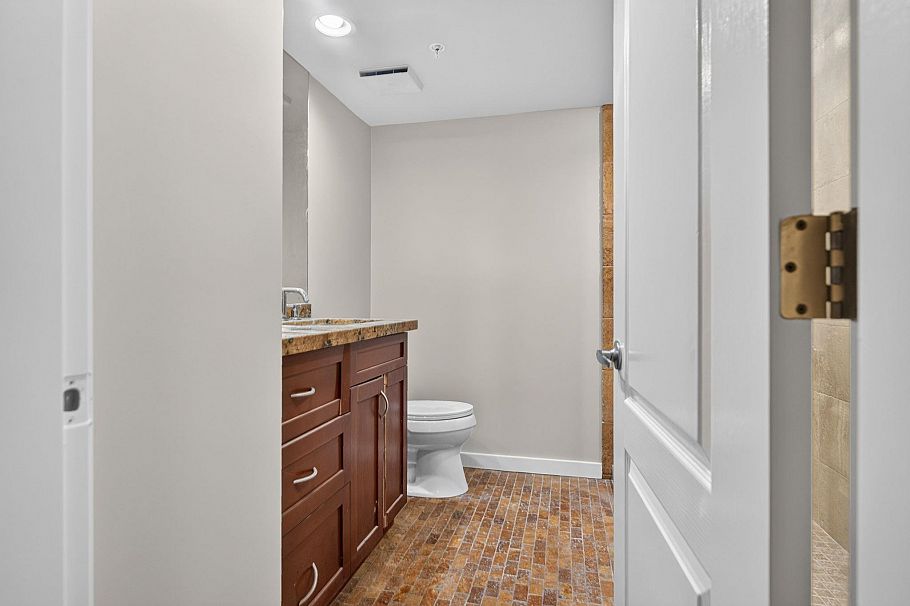 105 1208 Bidwell Street Vancouver, BC - 23