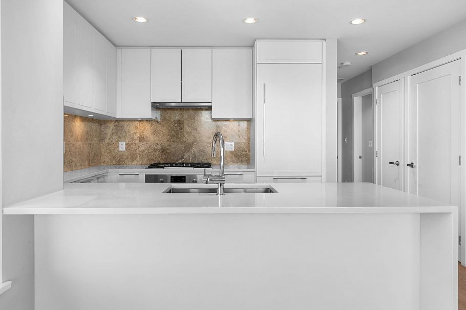 806 118 Carrie Cates Court North Vancouver, BC - 24