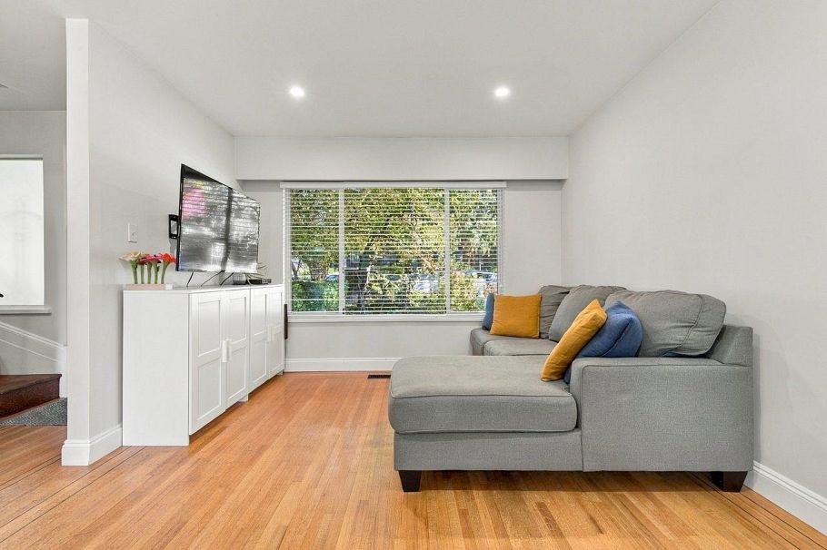355 E 4th Street North Vancouver, BC - 5