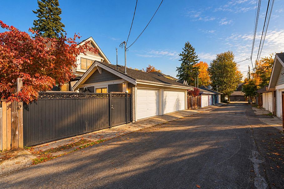 1162 W 26th Avenue Vancouver, BC - 19
