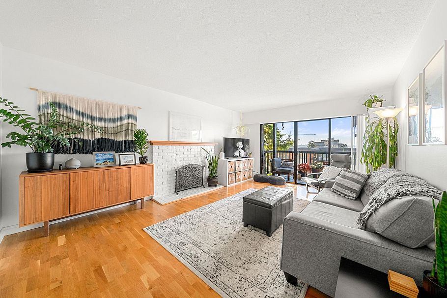 204 150 E 5th Street North Vancouver, BC - 11