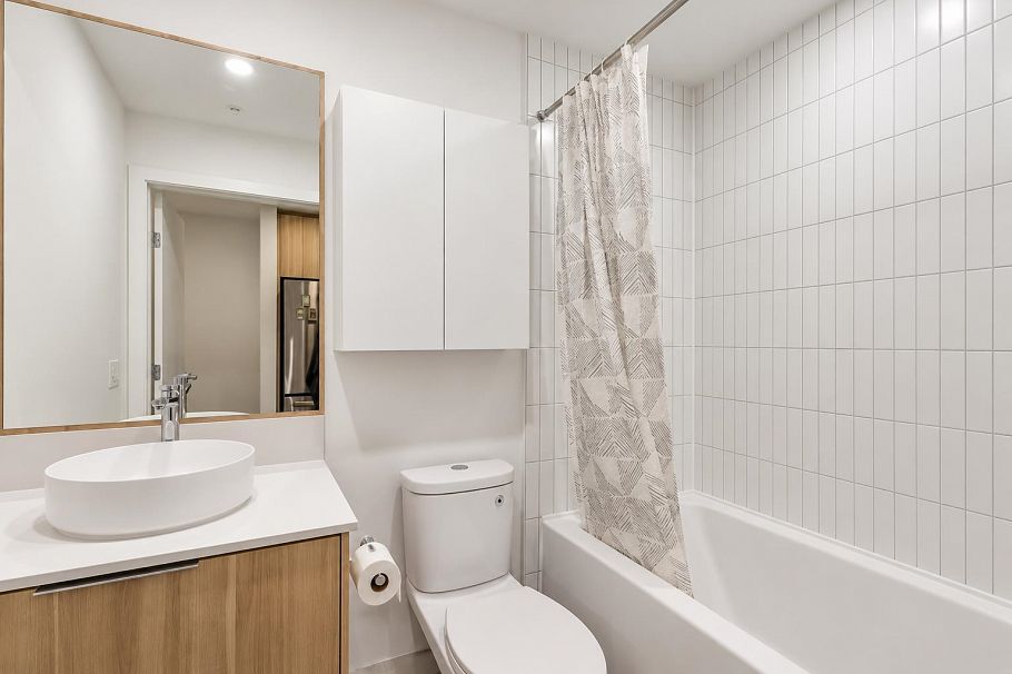 318 2450 Garden Drive Vancouver, BC - 4