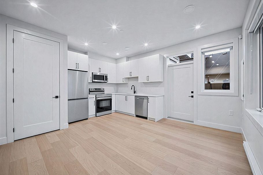 2 6989 Kerr Street Vancouver, BC - 4