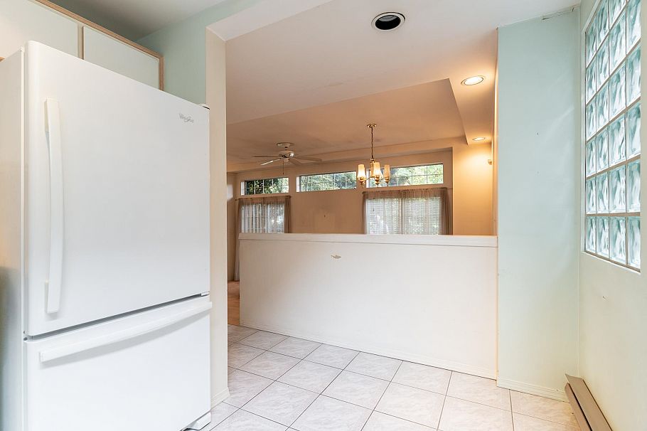 3581 W 6th Avenue Vancouver, BC - 11