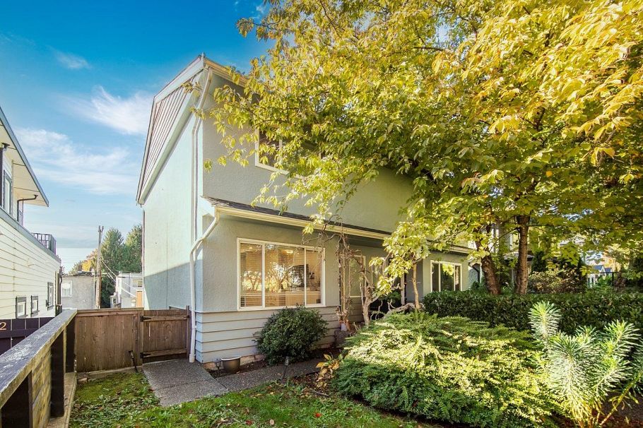 355 E 4th Street North Vancouver, BC - 2