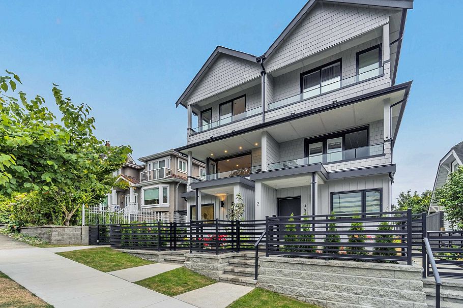 1 3436 Triumph Street Vancouver, BC - 39