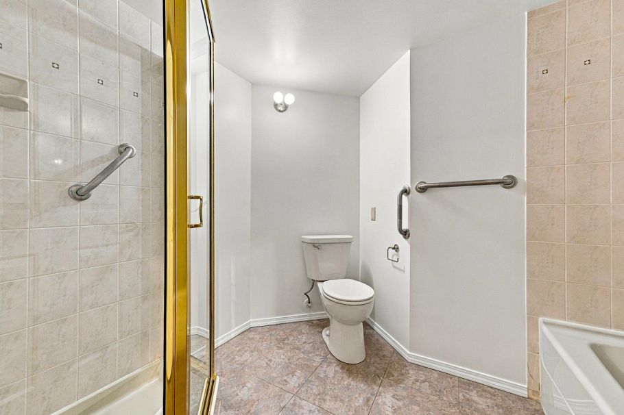 214 121 W 29 Street North Vancouver, BC - 18