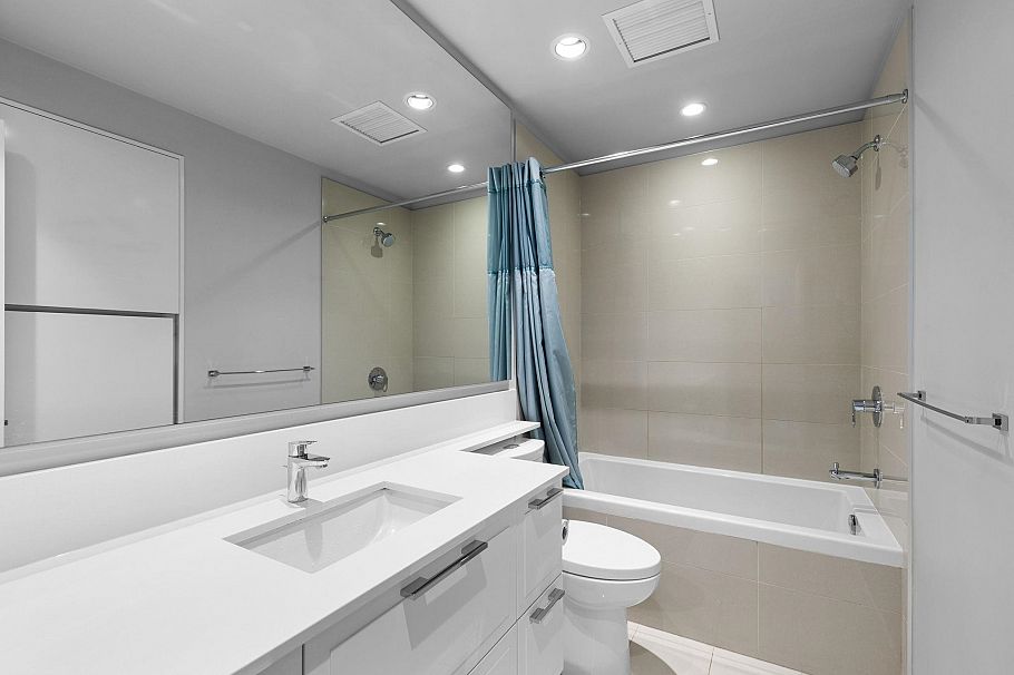 806 118 Carrie Cates Court North Vancouver, BC - 2