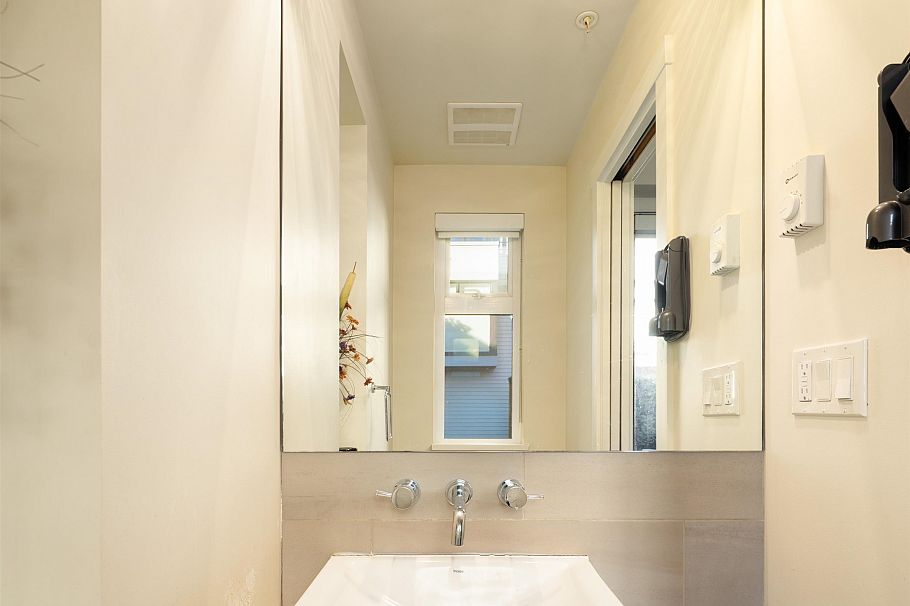 6190 Oak Street Vancouver, BC - 18