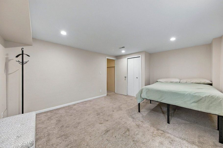 355 E 4th Street North Vancouver, BC - 26