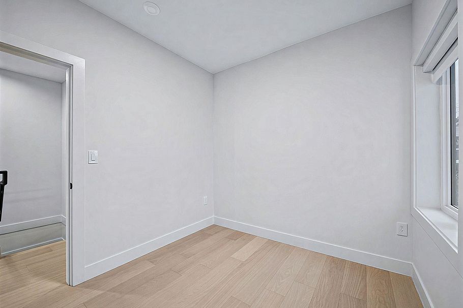 2 6989 Kerr Street Vancouver, BC - 18