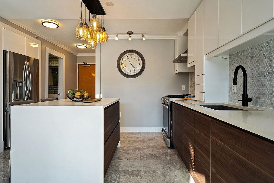 504 124 W 1st Street North Vancouver, BC - 3