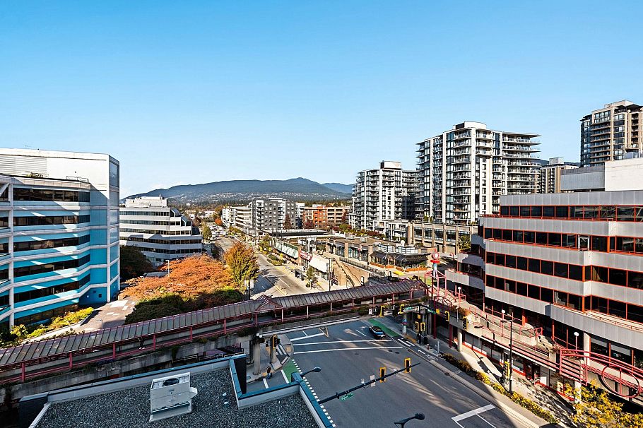 806 118 Carrie Cates Court North Vancouver, BC - 32