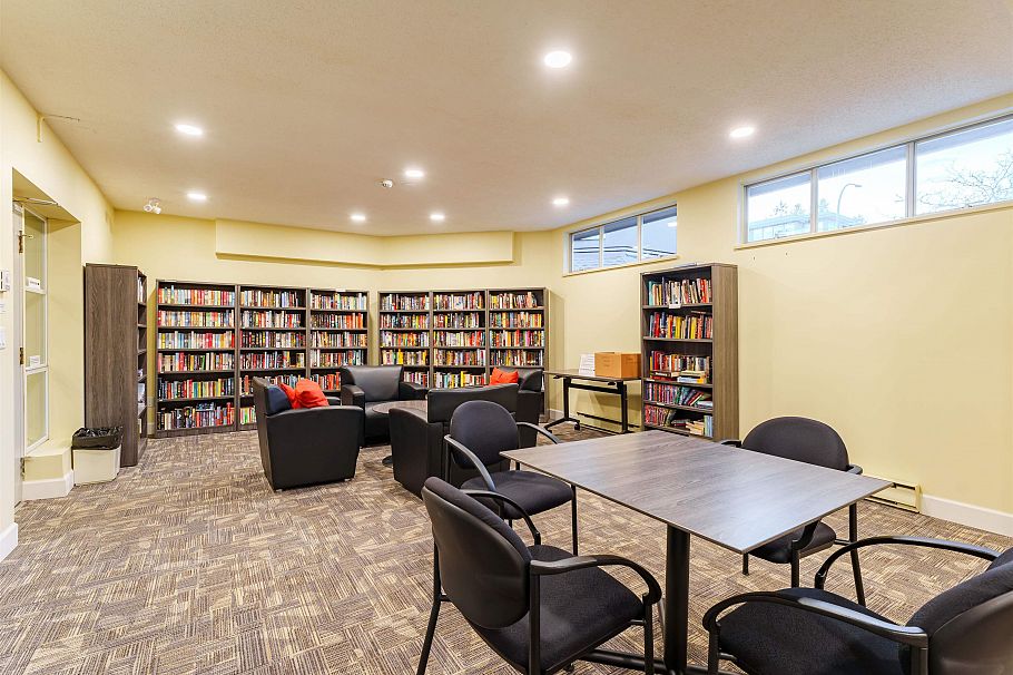 214 121 W 29 Street North Vancouver, BC - 35