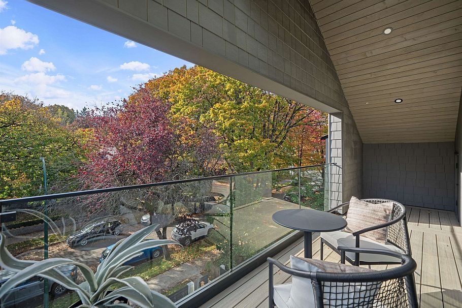 1 3657 W 11th Avenue Vancouver, BC - 4