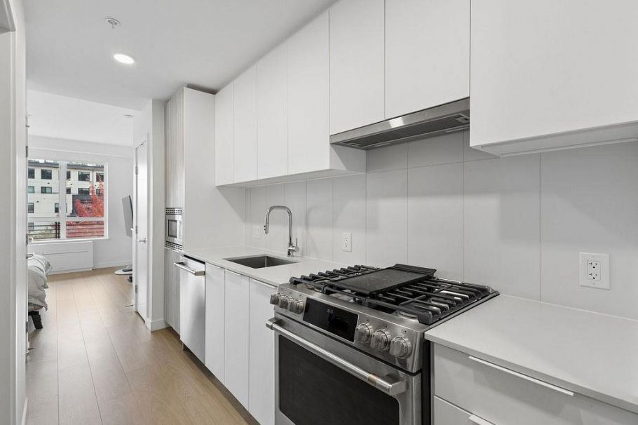 318 2450 Garden Drive Vancouver, BC - 8