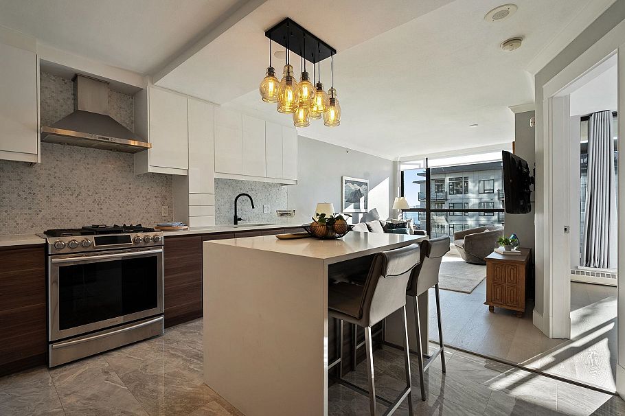 504 124 W 1st Street North Vancouver, BC - 1