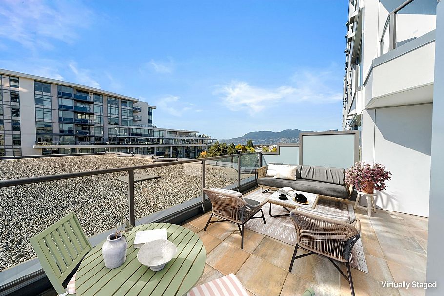 703 2201 Pine Street Vancouver, BC - 1