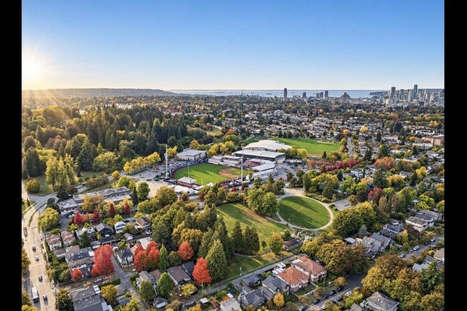 368 E 33rd Avenue Vancouver, BC - 37