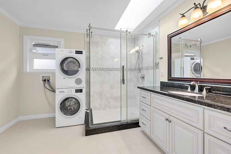 1956 W 42nd Avenue Vancouver, BC - 12