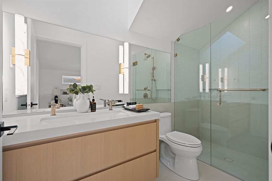 1 3657 W 11th Avenue Vancouver, BC - 8