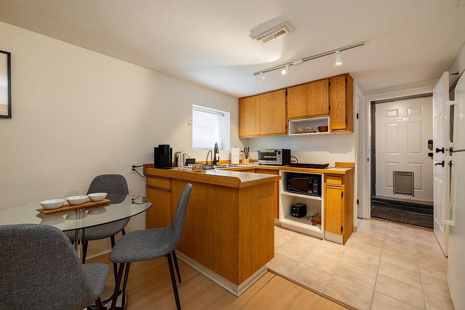 4343 W 11th Avenue Vancouver, BC - 28
