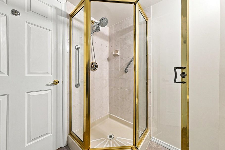214 121 W 29 Street North Vancouver, BC - 20