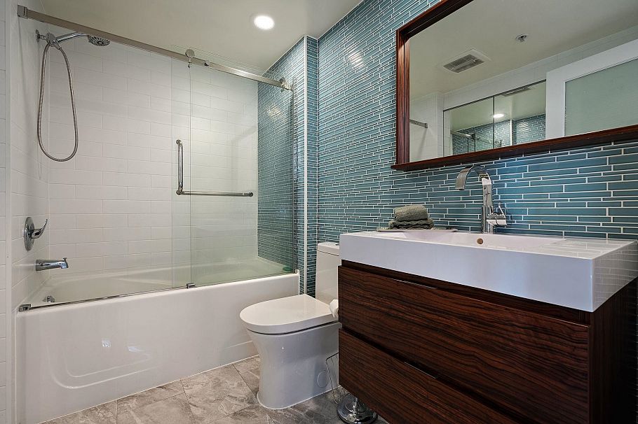 504 124 W 1st Street North Vancouver, BC - 18