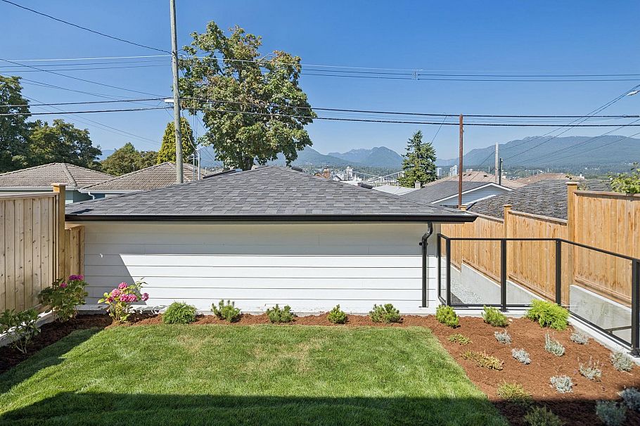 2 2815 Trinity Street Vancouver, BC - 39