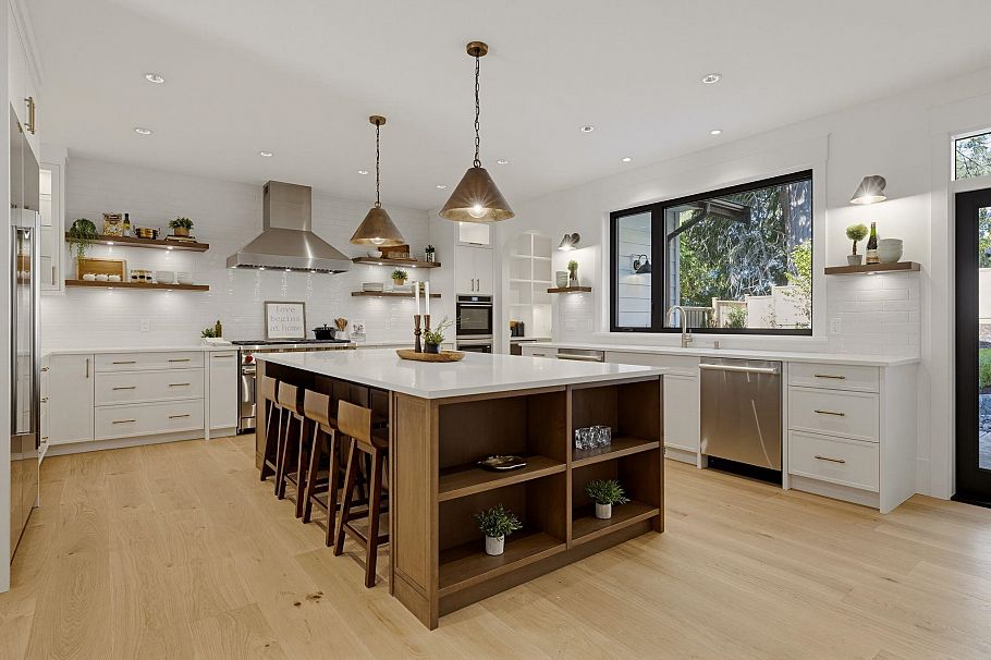 868 Canyon Boulevard North Vancouver, BC - 3