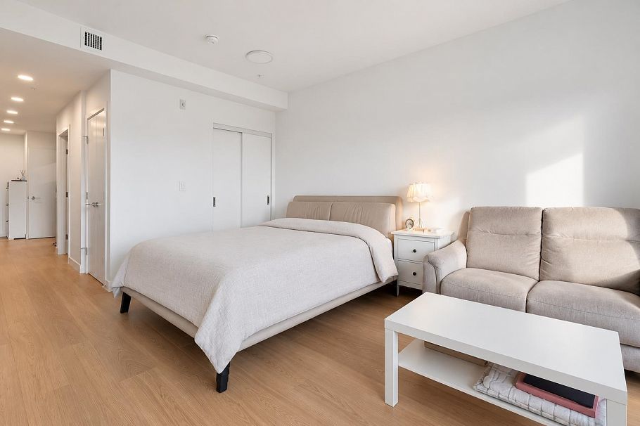 318 2450 Garden Drive Vancouver, BC - 2
