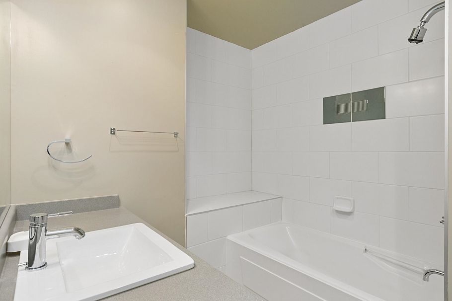 206 188 W 29th Street North Vancouver, BC - 22