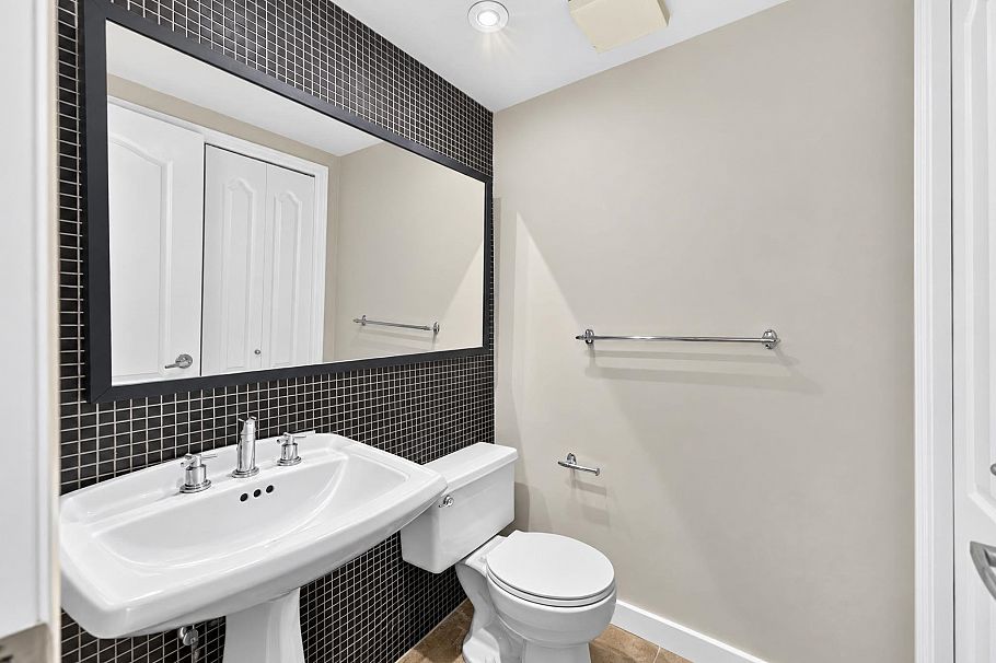 105 1208 Bidwell Street Vancouver, BC - 15
