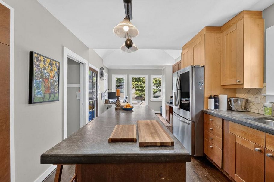 4327 W 12th Avenue Vancouver, BC - 10