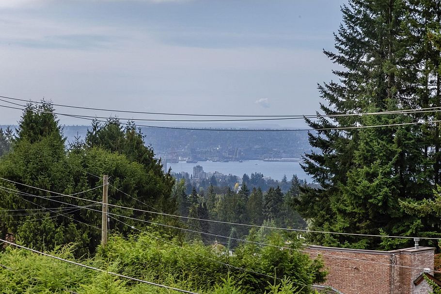 456 Montroyal Boulevard North Vancouver, BC - 39