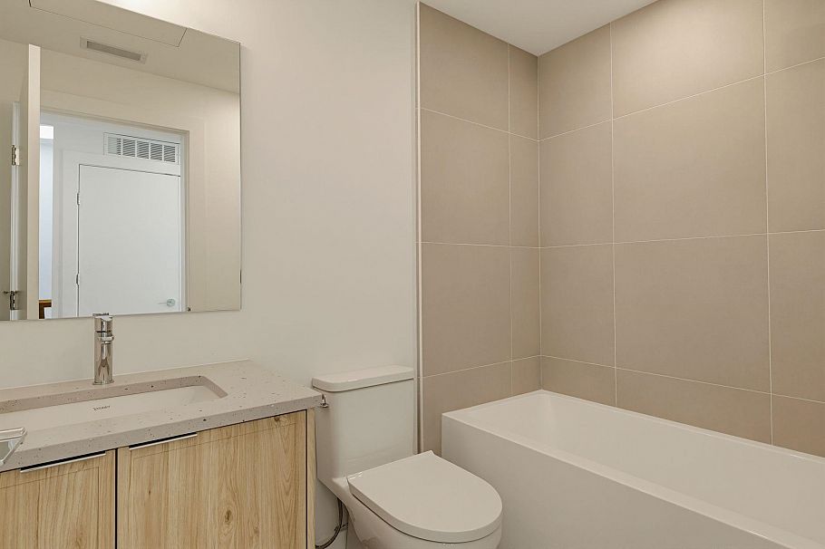 2 328 W 14th Street North Vancouver, BC - 26