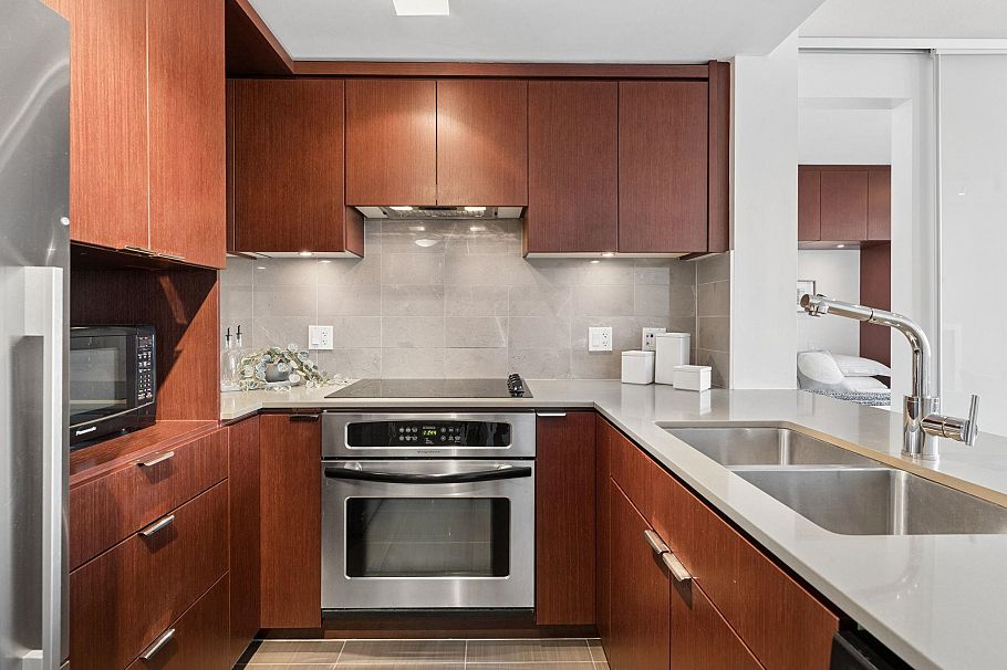 1101 158 W 13th Street North Vancouver, BC - 13