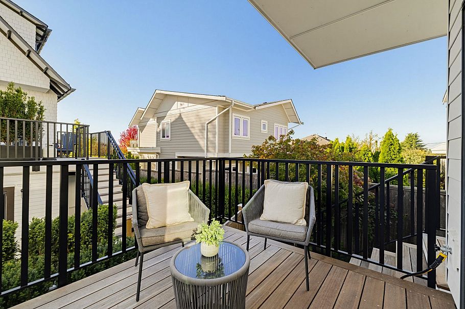 2 328 W 14th Street North Vancouver, BC - 14