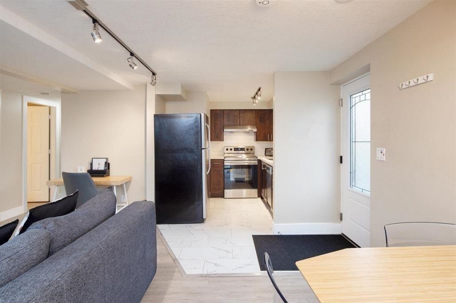 195 W 12 Avenue Vancouver, BC - 21