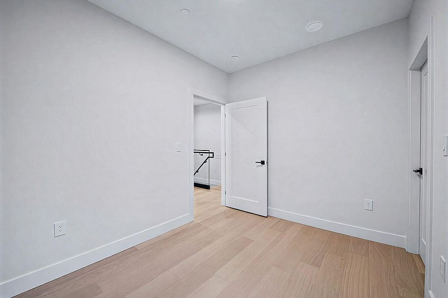 2 6989 Kerr Street Vancouver, BC - 17
