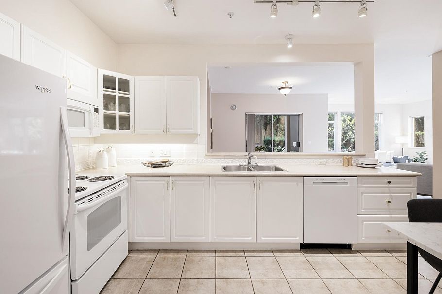 206 678 W Queens Road North Vancouver, BC - 19