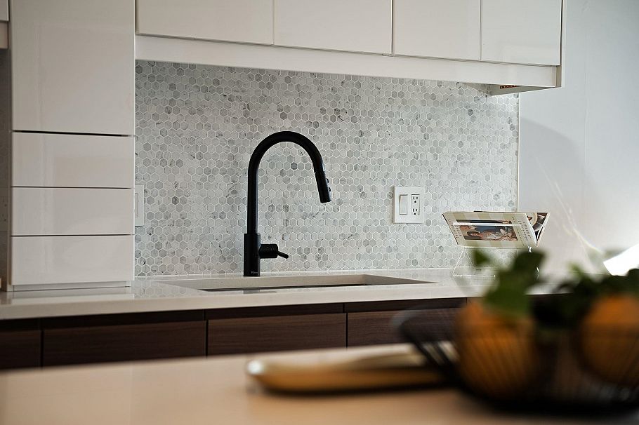 504 124 W 1st Street North Vancouver, BC - 4