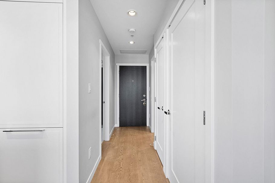 806 118 Carrie Cates Court North Vancouver, BC - 3