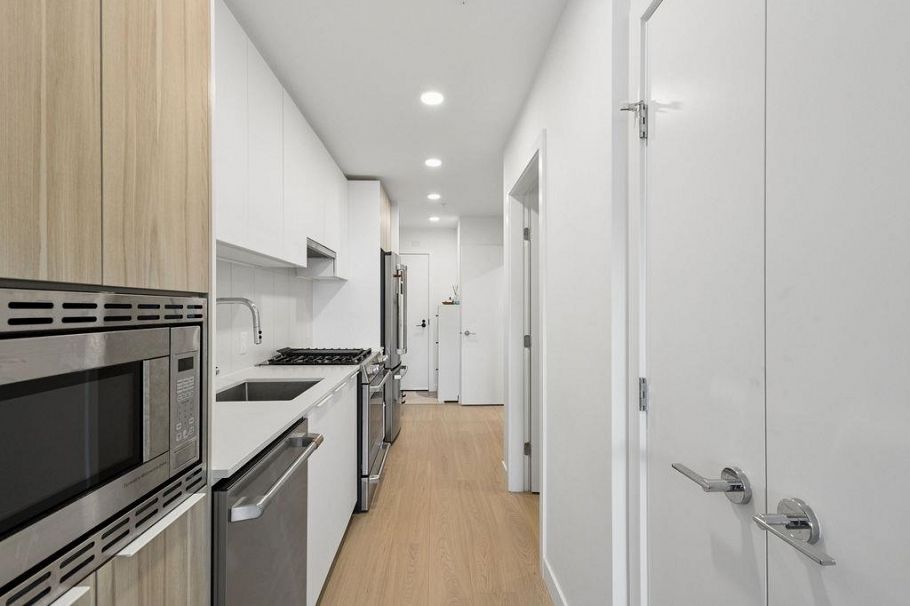 318 2450 Garden Drive Vancouver, BC - 6