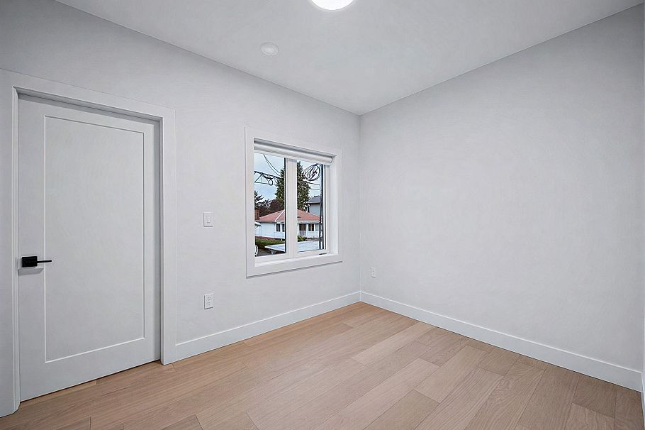 2 6989 Kerr Street Vancouver, BC - 13