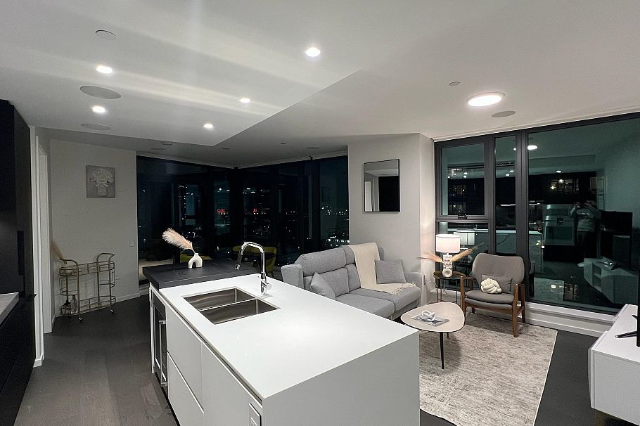 706 1601 Quebec Street Vancouver, BC - 4