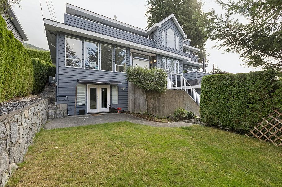 456 Montroyal Boulevard North Vancouver, BC - 1