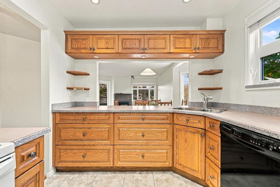 214 121 W 29 Street North Vancouver, BC - 12