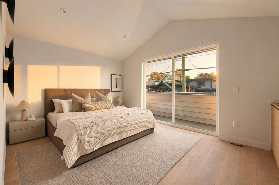 593 E 49th Avenue Vancouver, BC - 10