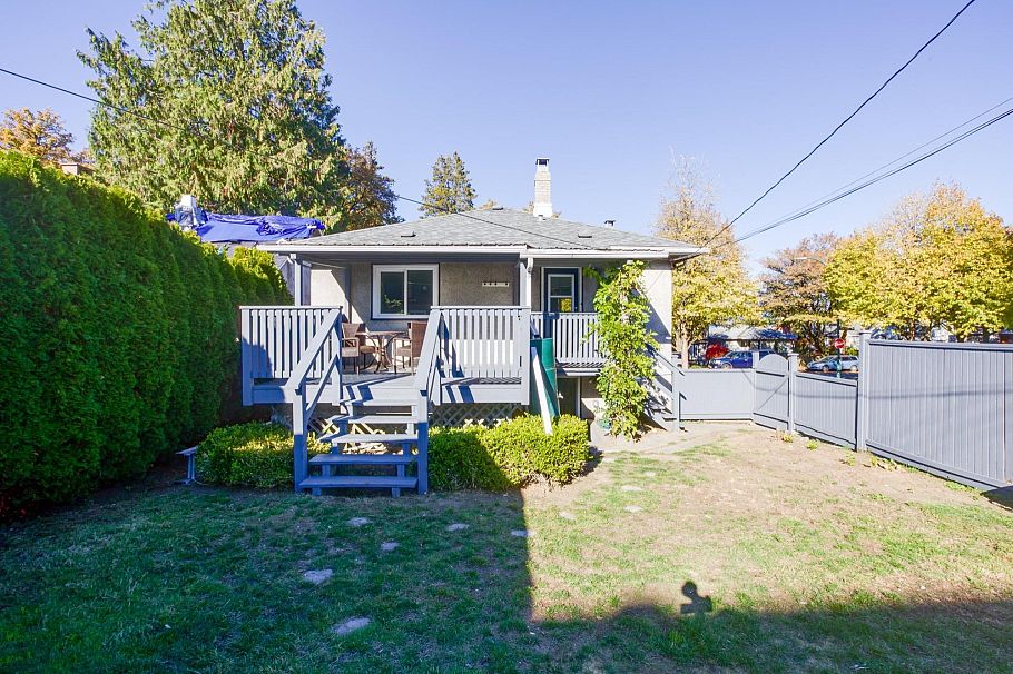 1338 E 37th Avenue Vancouver, BC - 39